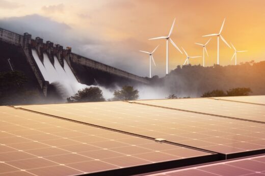Électricité Provenant De Panneaux Solaires, De Barrages Et D’éoliennes. Concept D’énergie Renouvelable Respectueux De L’environnement.