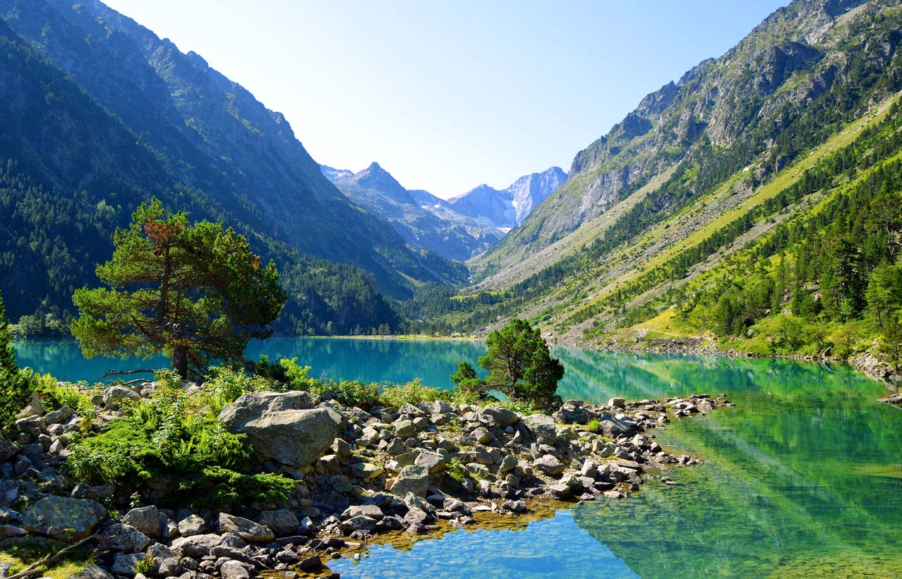 Lac dans les Pyrénées