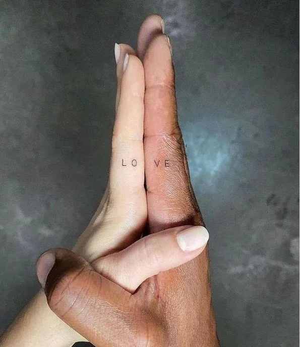 28 Tatouage Couple Mot Discret Instagram Hautewaldorf.jpg