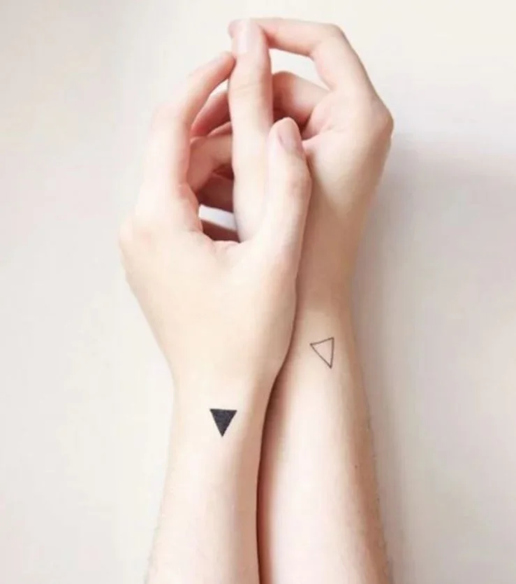 30 Tatouage Couple Discret Triangle Pinterest.jpg