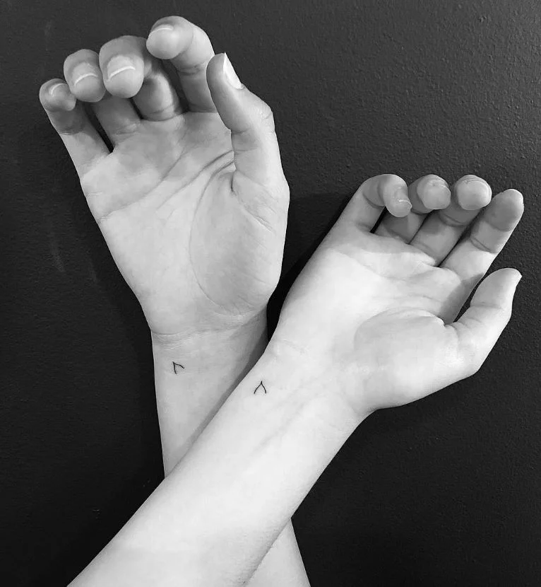 32 Tatouage Couple Discret Petit Signe Instagram Jonboytattoo.jpg