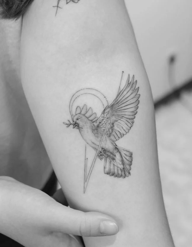 4 Tatouage Minimaliste Colombe Geometrique Instagram Jktattoo.jpg