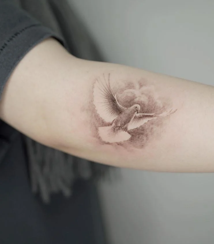 6 Tatouage Mini Colombe Realiste Instagram Tattooist Doy.jpg