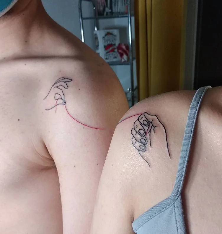 70 Tatouage Fil Et Mains Couple Instagram Dianaraduta Tattoo.jpg