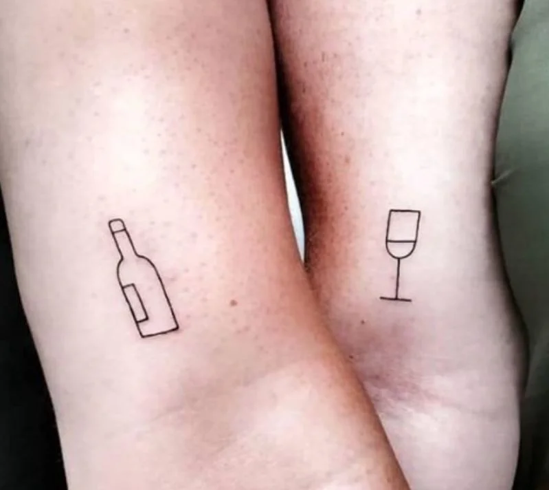 74 Tatouage Couple Bouteille De Vin Et Verre A Pied Instagram Tannicoit.jpg