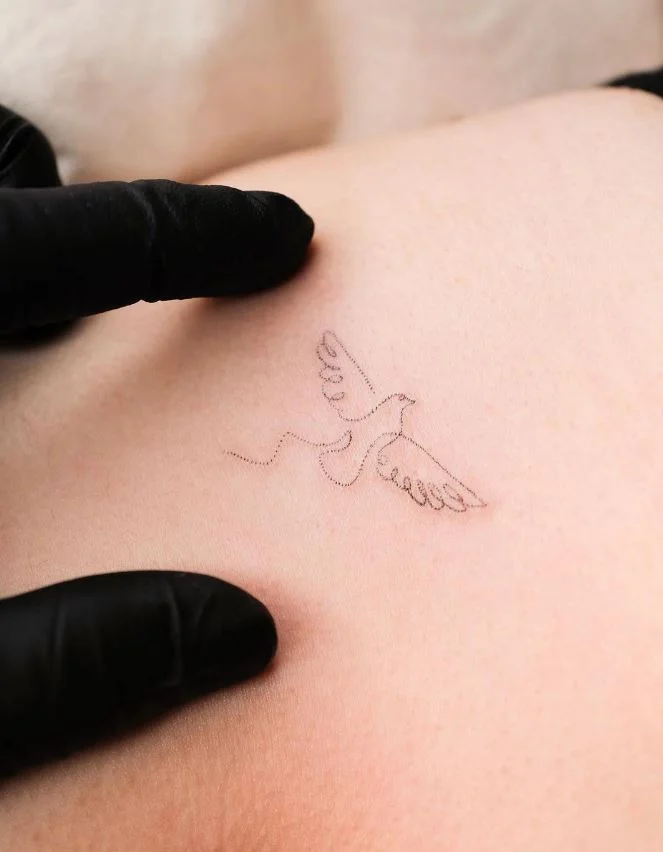 8 Tatouage Minimaliste Colombe En Dots Instagram Oitattooer.jpg