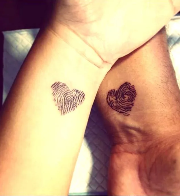 9 Coeur Avec Empreinte Tatouage Couple Pinterest.jpg