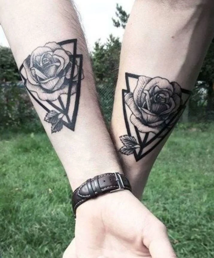 93 Tatouage Commun Couple Triangles Et Rose Pinterest.jpg
