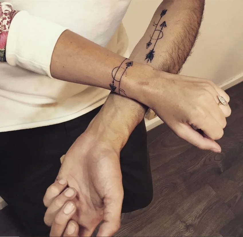 98 Tatouage Commun Couple Deux Fleches Instagram Fantasticnath.jpg