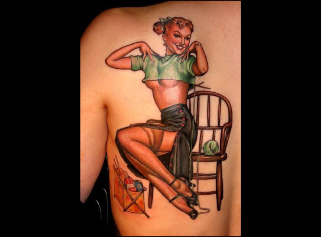 Par Hannah Aitchison Une Pin Up Tatouee Sur Le Dos 1024x758