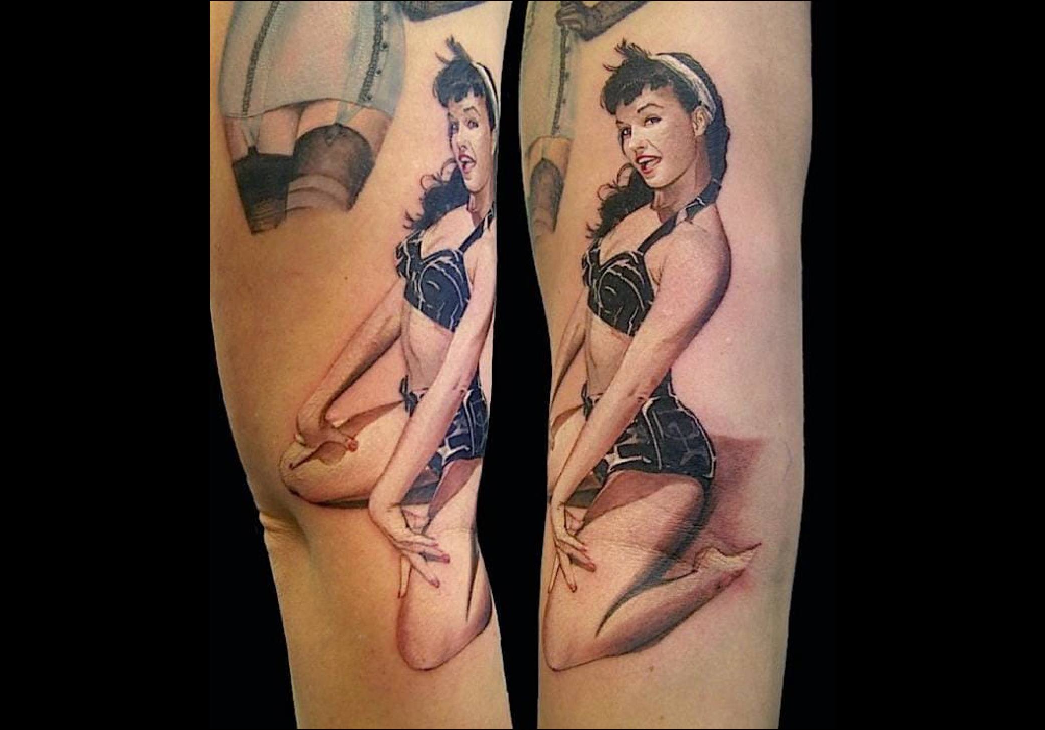 Pique Par Bettie Page Une Pin Up Tatouee Sur Le Bras